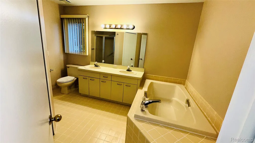 33779 Vista Drive Farmington Hills City MI 48331