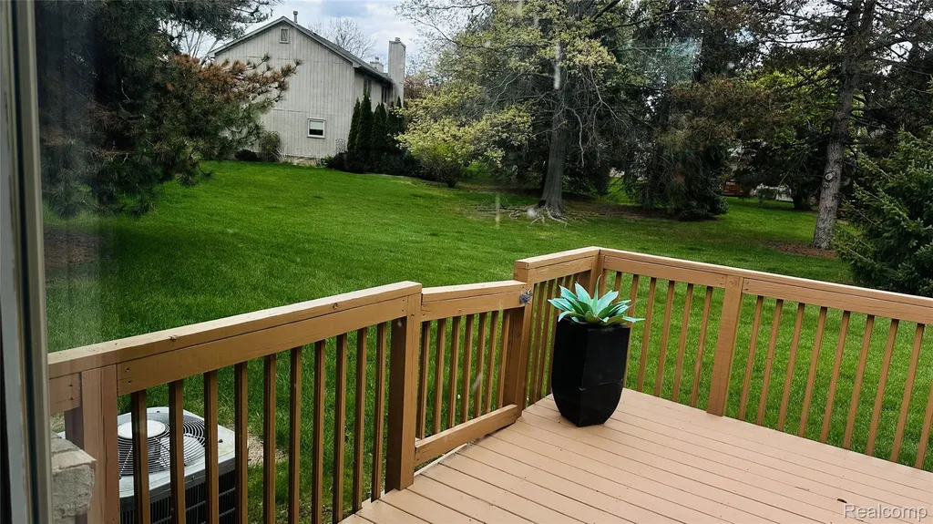 33779 Vista Drive Farmington Hills City MI 48331