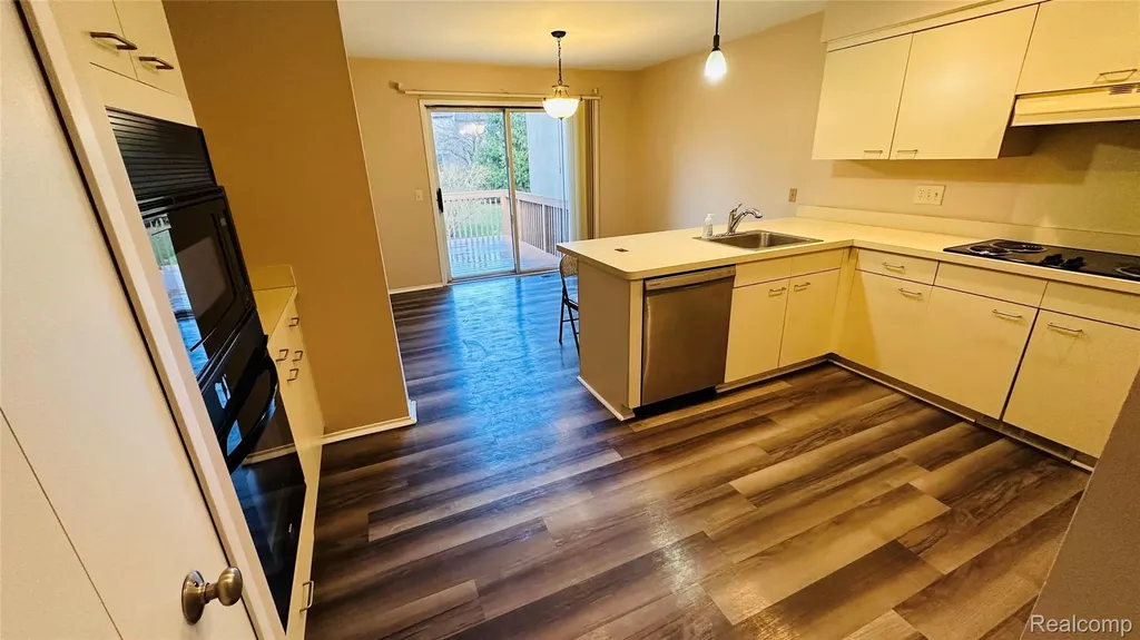 33779 Vista Drive Farmington Hills City MI 48331
