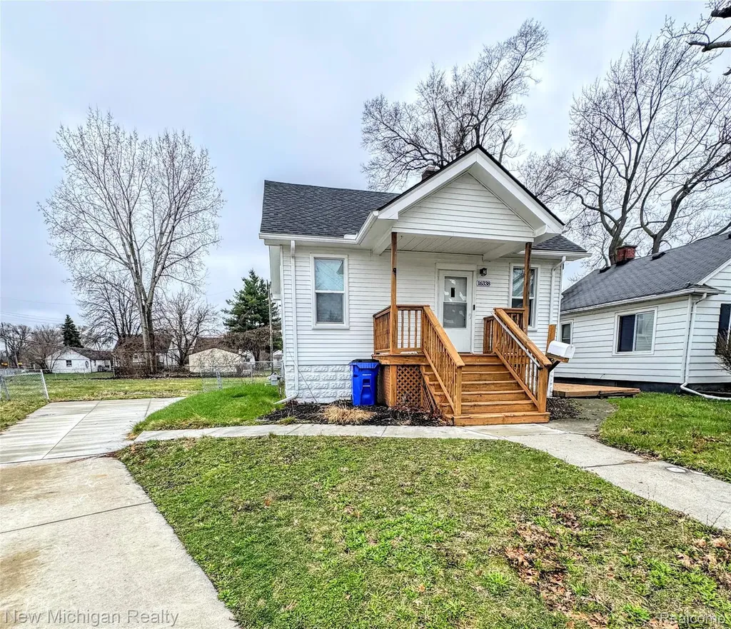 16338 Nicolai Avenue Eastpointe City MI 48021