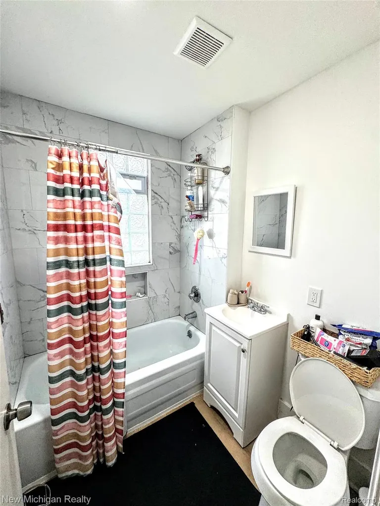 16338 Nicolai Avenue Eastpointe City MI 48021