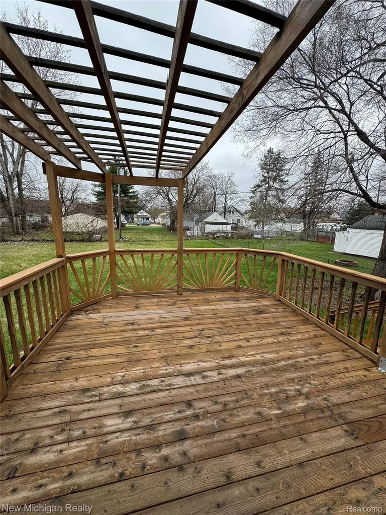 16338 Nicolai Avenue Eastpointe City MI 48021