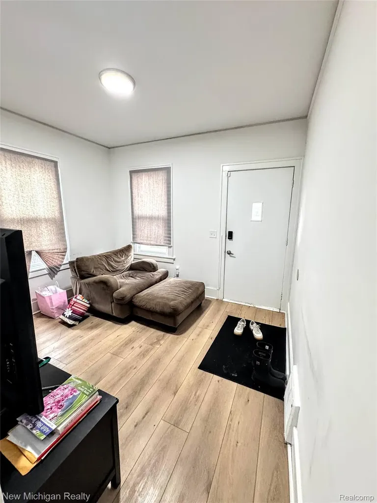 16338 Nicolai Avenue Eastpointe City MI 48021