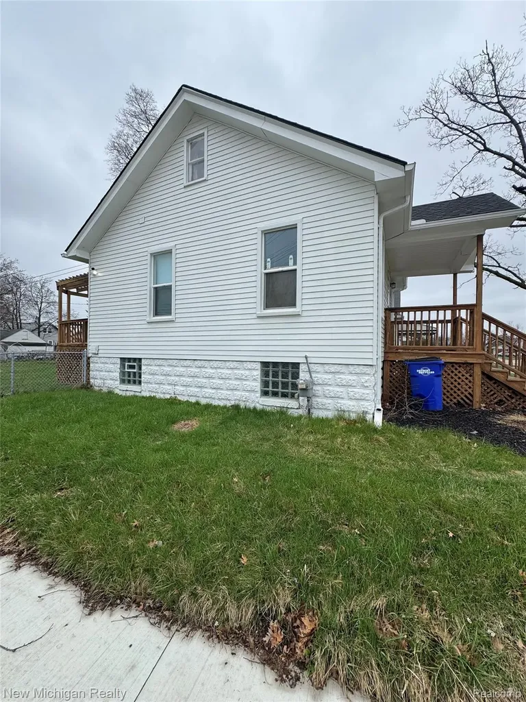 16338 Nicolai Avenue Eastpointe City MI 48021