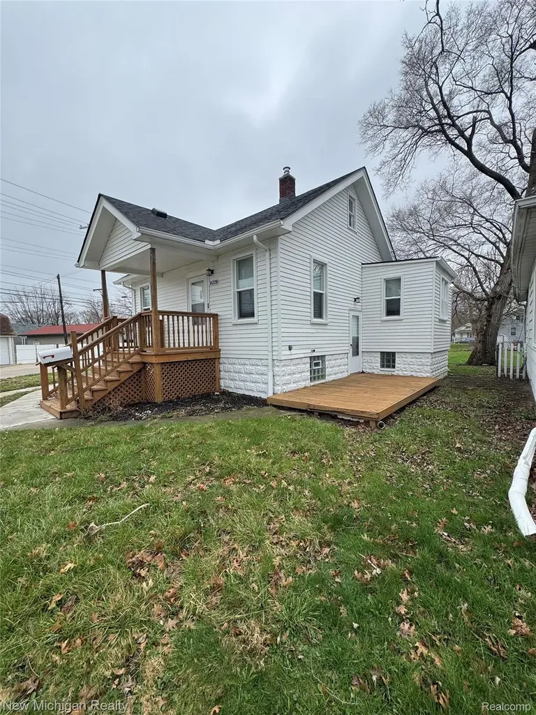 16338 Nicolai Avenue Eastpointe City MI 48021