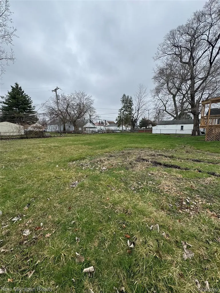 16338 Nicolai Avenue Eastpointe City MI 48021
