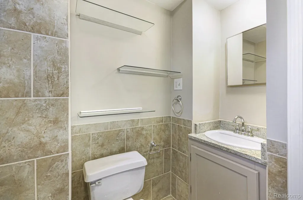 12065 Belmont Avenue Warren City MI 48089