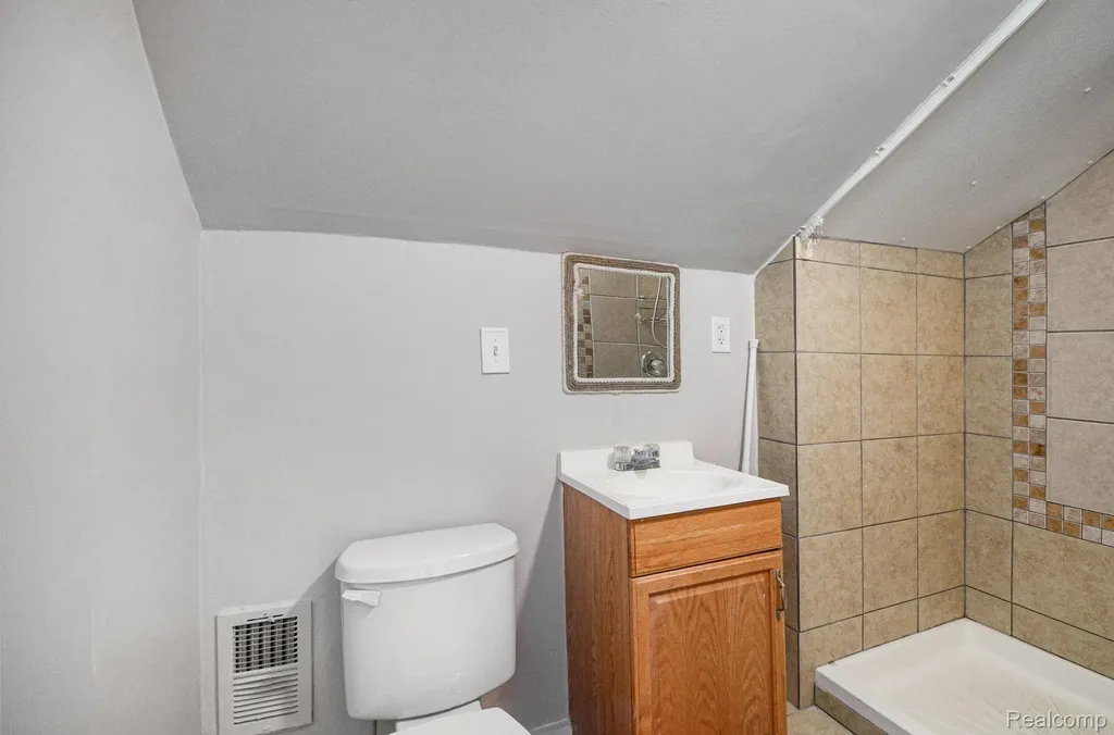 12065 Belmont Avenue Warren City MI 48089