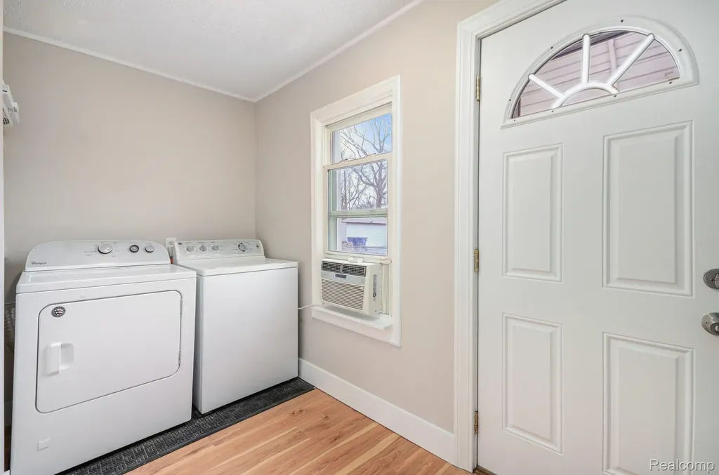 12065 Belmont Avenue Warren City MI 48089