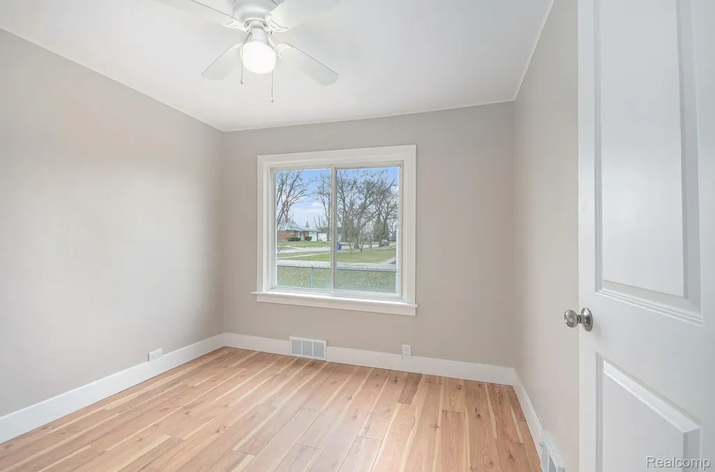 12065 Belmont Avenue Warren City MI 48089