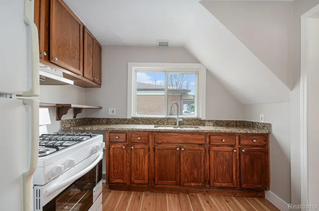 12065 Belmont Avenue Warren City MI 48089