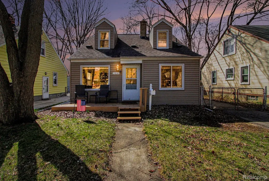 24341 Parklawn Street Oak Park City MI 48237