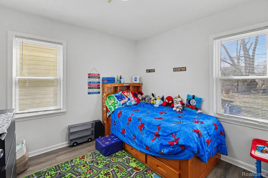 24341 Parklawn Street Oak Park City MI 48237