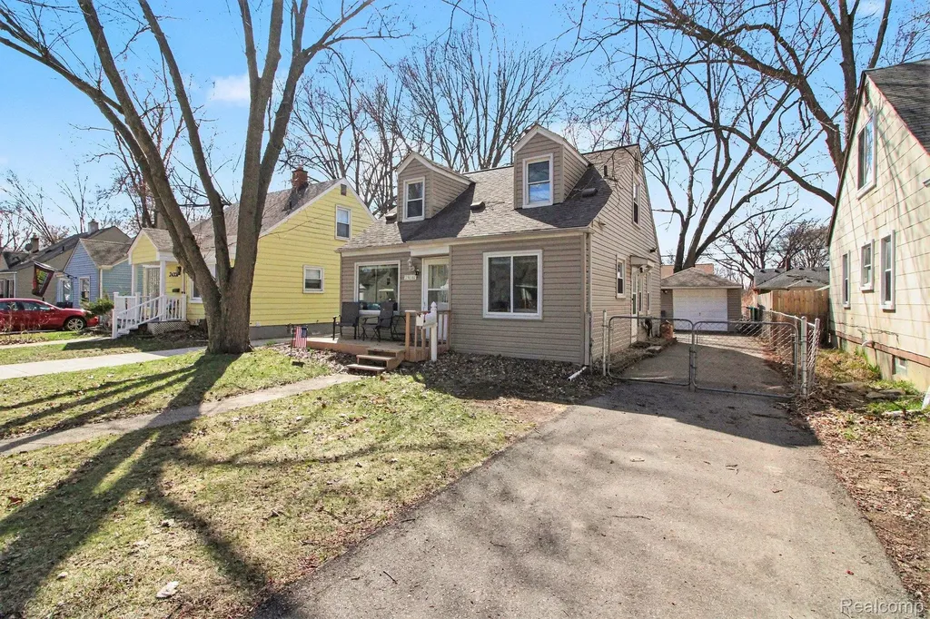 24341 Parklawn Street Oak Park City MI 48237