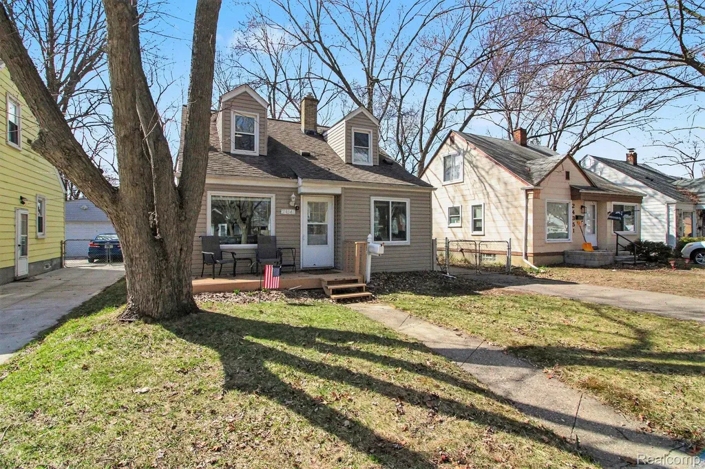 24341 Parklawn Street Oak Park City MI 48237