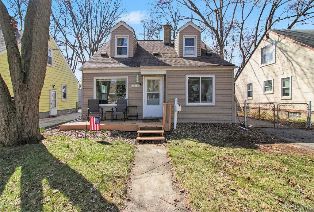 24341 Parklawn Street Oak Park City MI 48237