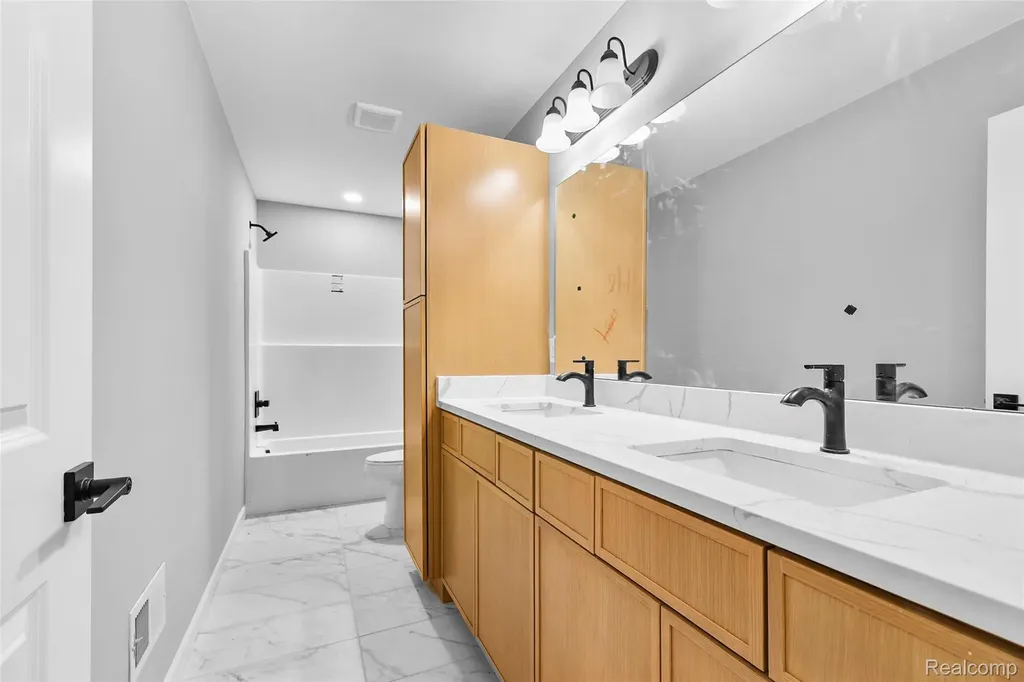1154 Brendan Bay Drive Grand Blanc Charter Township MI 48439