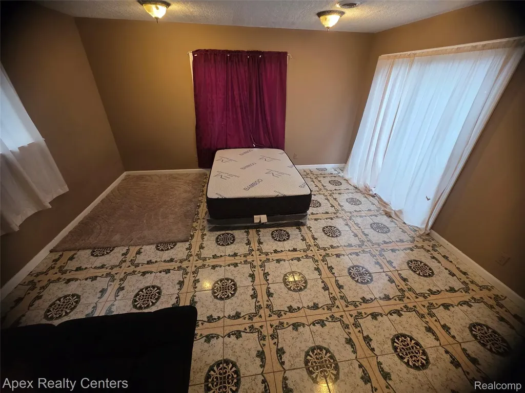 18948 Wall Street Melvindale City MI 48122