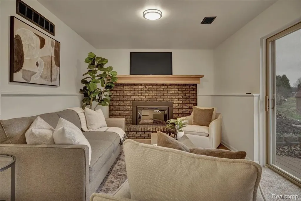 1365 Thistleridge Holly Township MI 48442