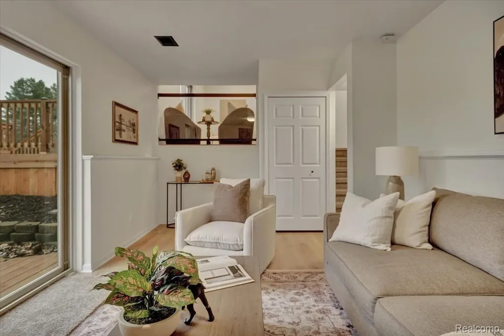 1365 Thistleridge Holly Township MI 48442