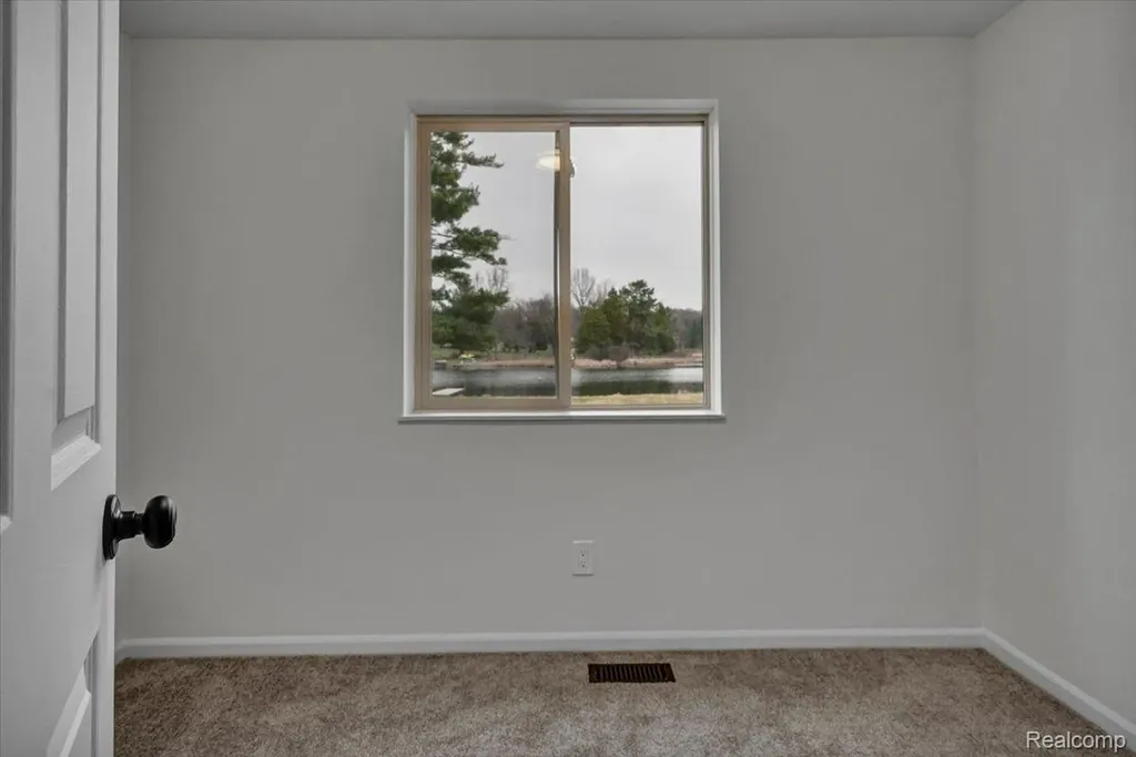 1365 Thistleridge Holly Township MI 48442