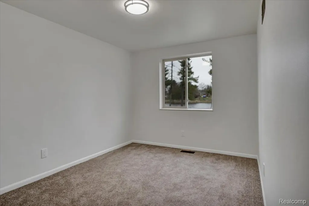 1365 Thistleridge Holly Township MI 48442