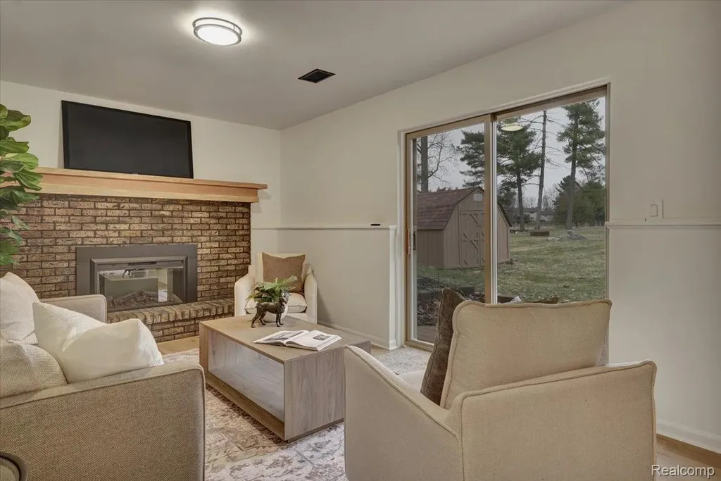 1365 Thistleridge Holly Township MI 48442