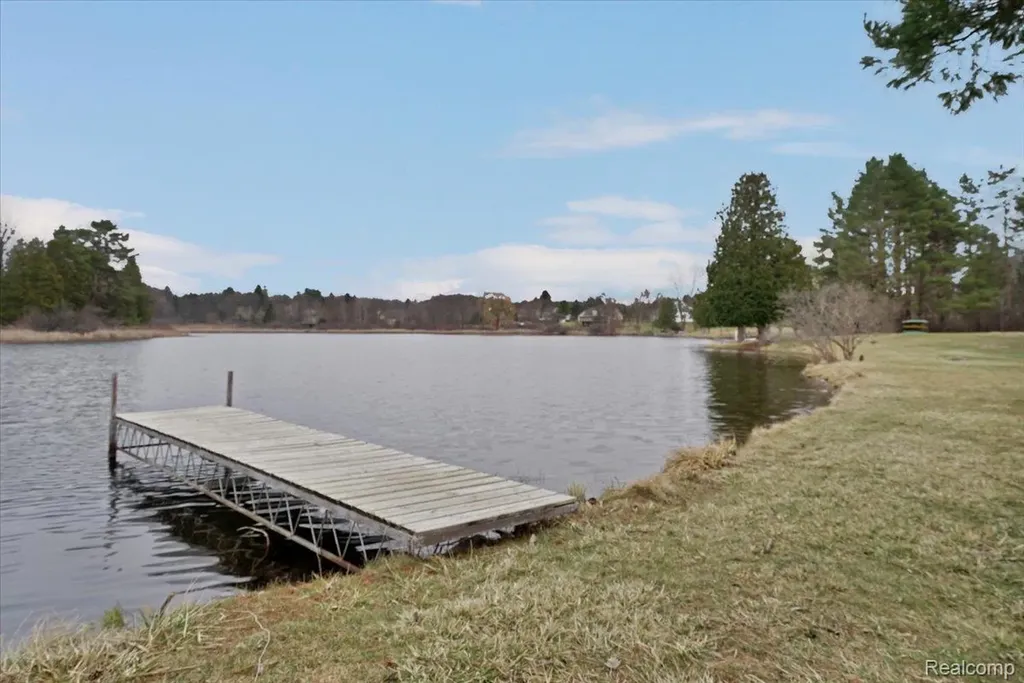1365 Thistleridge Holly Township MI 48442