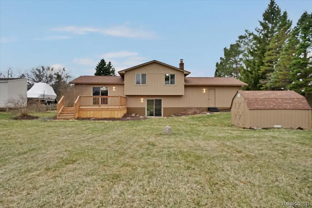 1365 Thistleridge Holly Township MI 48442