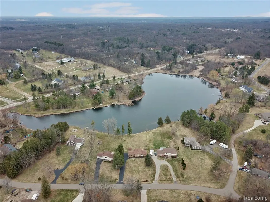 1365 Thistleridge Holly Township MI 48442