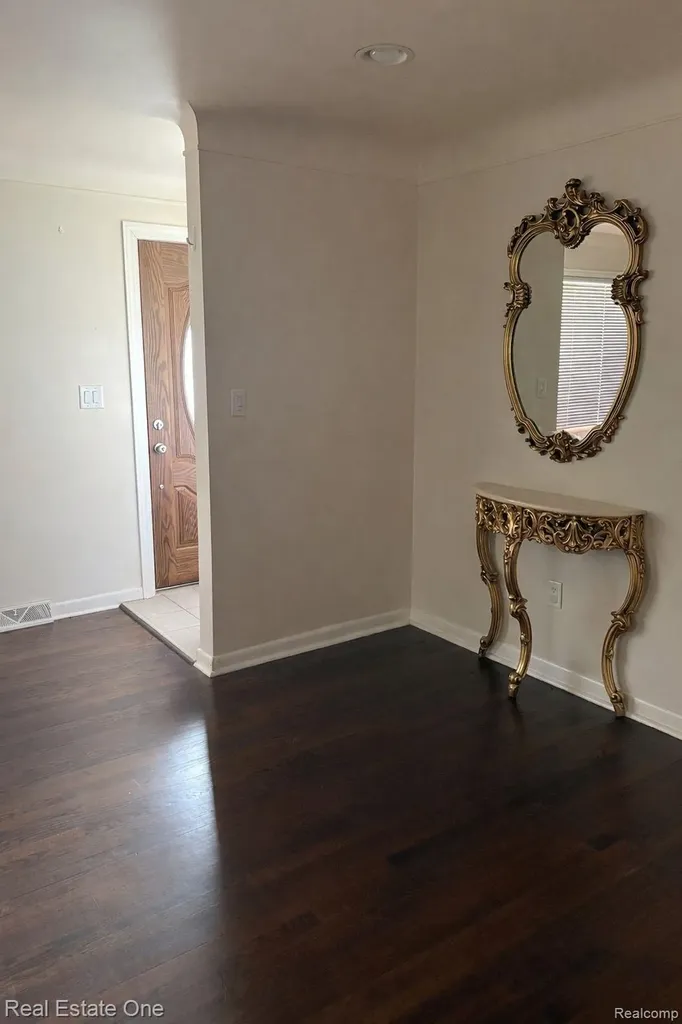 27014 Ford Road Dearborn Heights City MI 48127