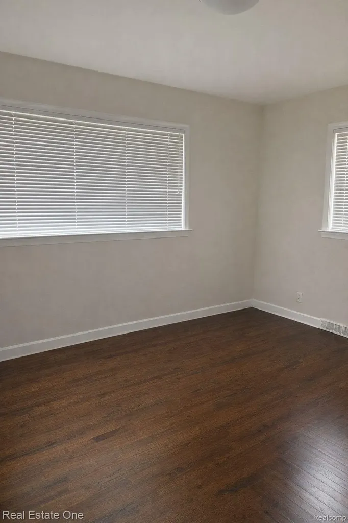 27014 Ford Road Dearborn Heights City MI 48127