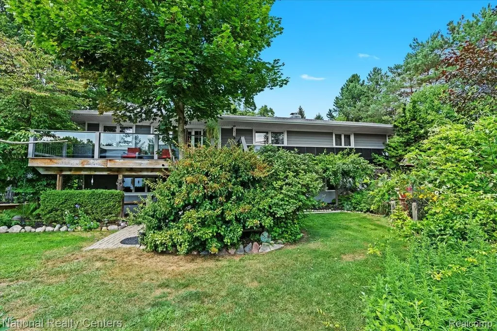 1785 Middle Road Highland Charter Township MI 48357