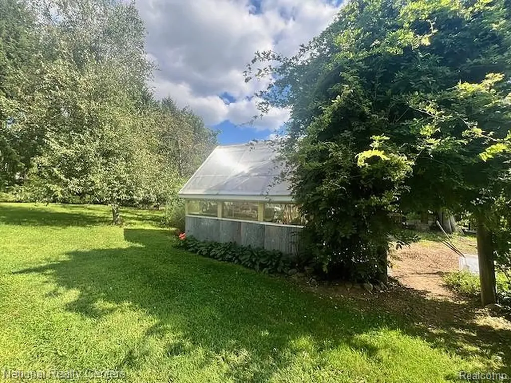 1785 Middle Road Highland Charter Township MI 48357