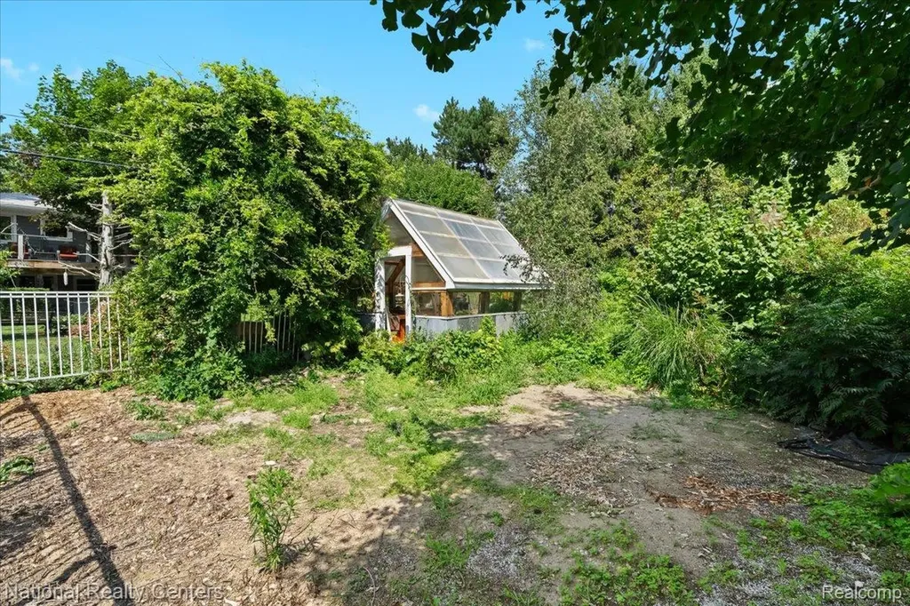 1785 Middle Road Highland Charter Township MI 48357