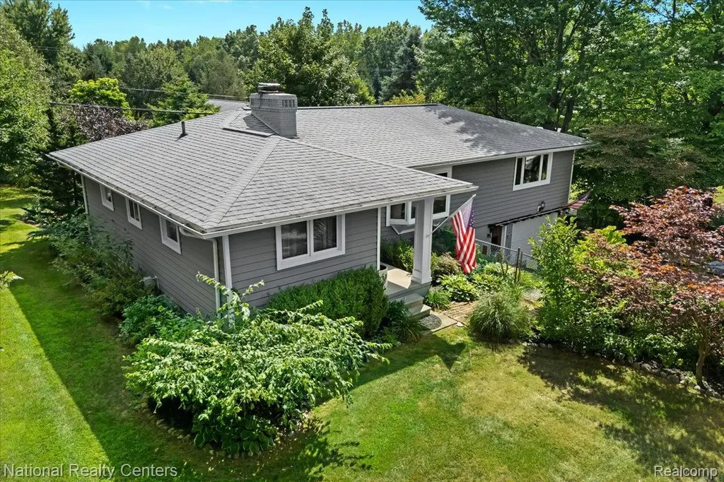 1785 Middle Road Highland Charter Township MI 48357