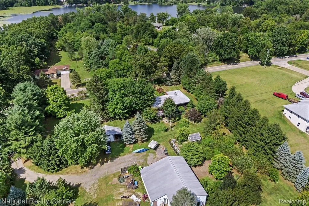 1785 Middle Road Highland Charter Township MI 48357