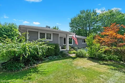 1785 Middle Road Highland Charter Township MI 48357