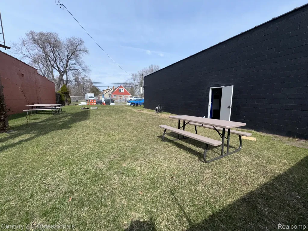 1641-1647 E 7 Mile Road Detroit City MI 48203