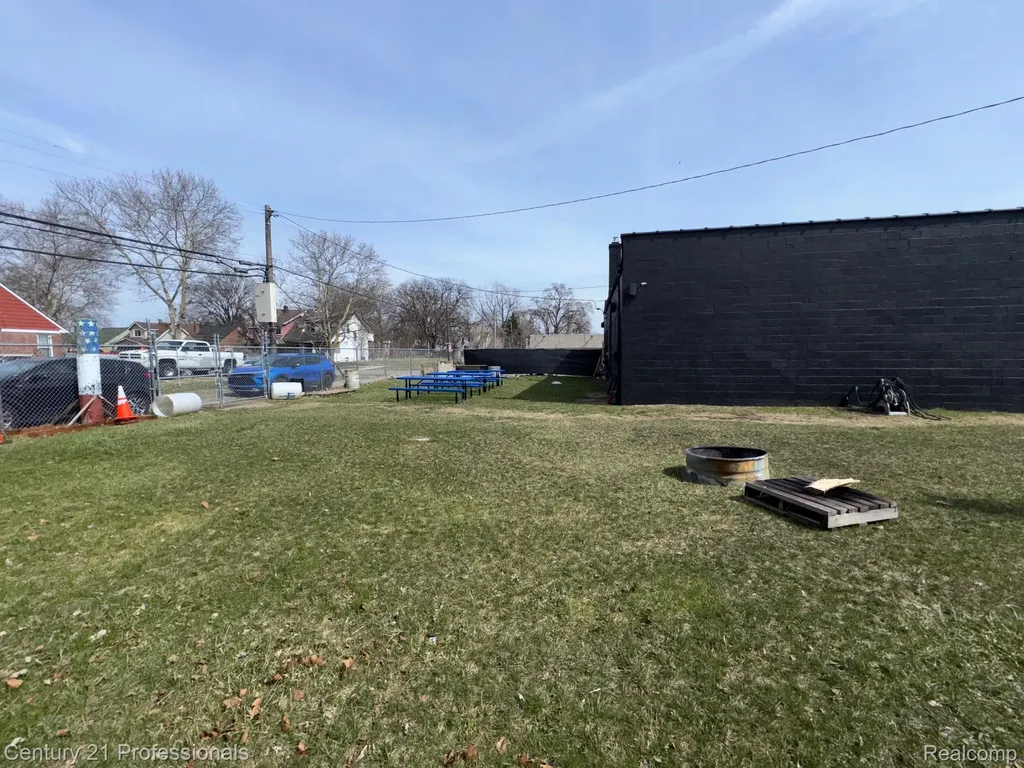 1641-1647 E 7 Mile Road Detroit City MI 48203