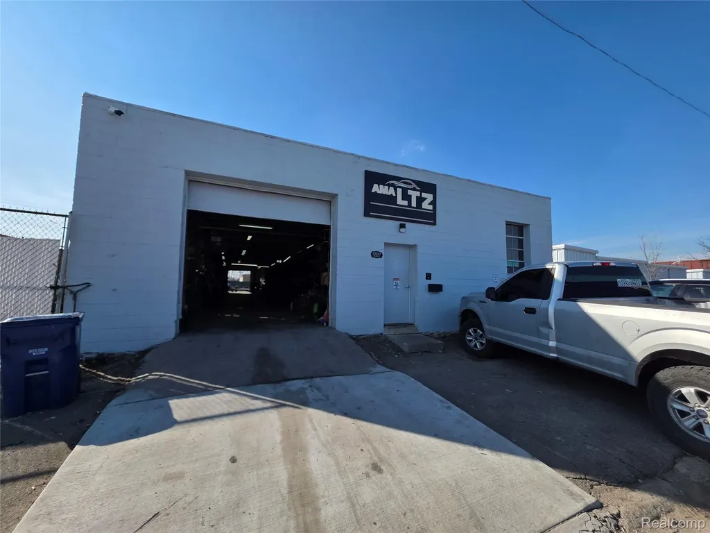 12317 Woodbine Street Redford Charter Township MI 48239