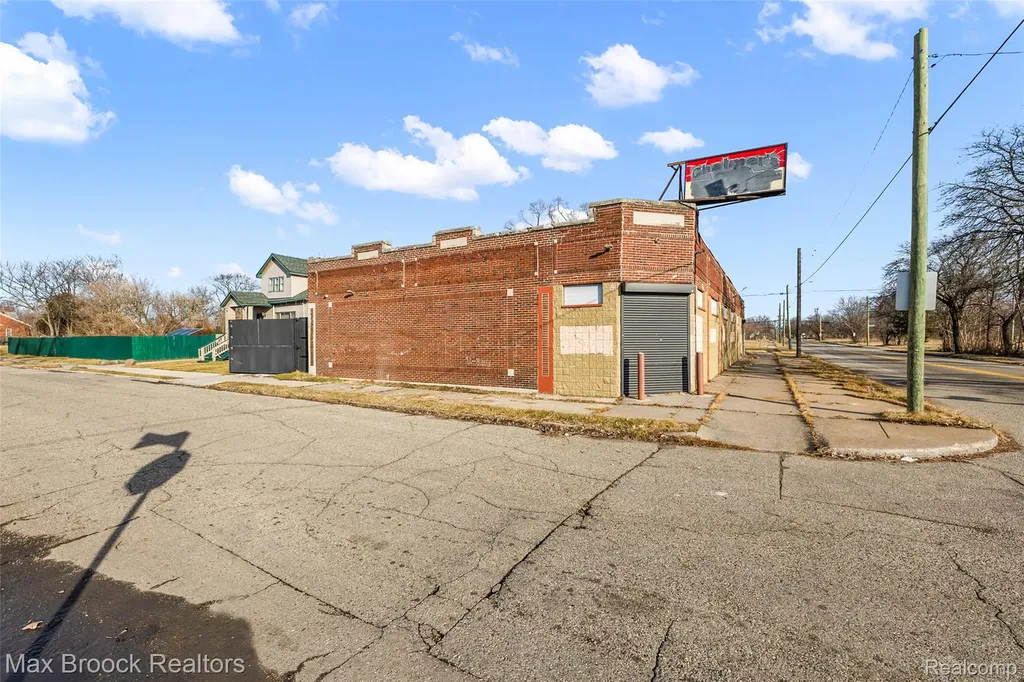 12501 Chalmers Street Detroit City MI 48205