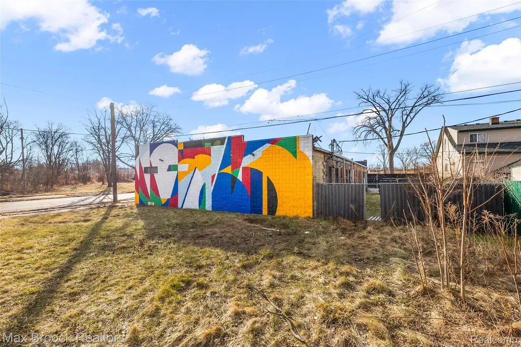 12501 Chalmers Street Detroit City MI 48205