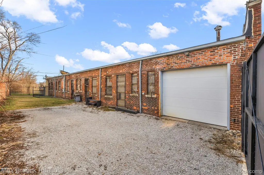 12501 Chalmers Street Detroit City MI 48205