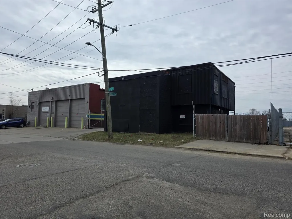 13501 Auburn Street Detroit City MI 48223