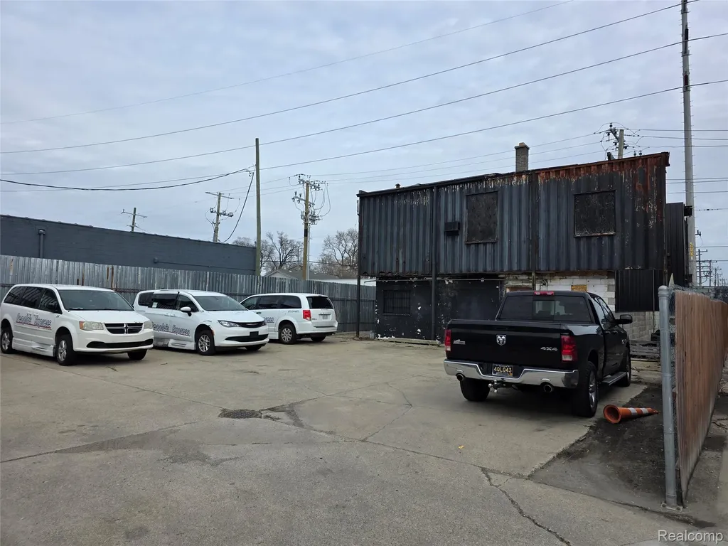 13501 Auburn Street Detroit City MI 48223