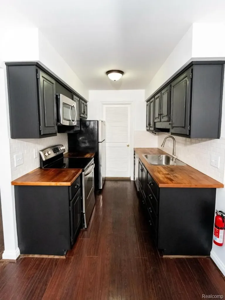 15757 N Franklin Drive Clinton Charter Township MI 48038