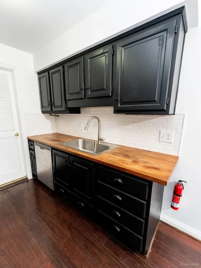 15757 N Franklin Drive Clinton Charter Township MI 48038