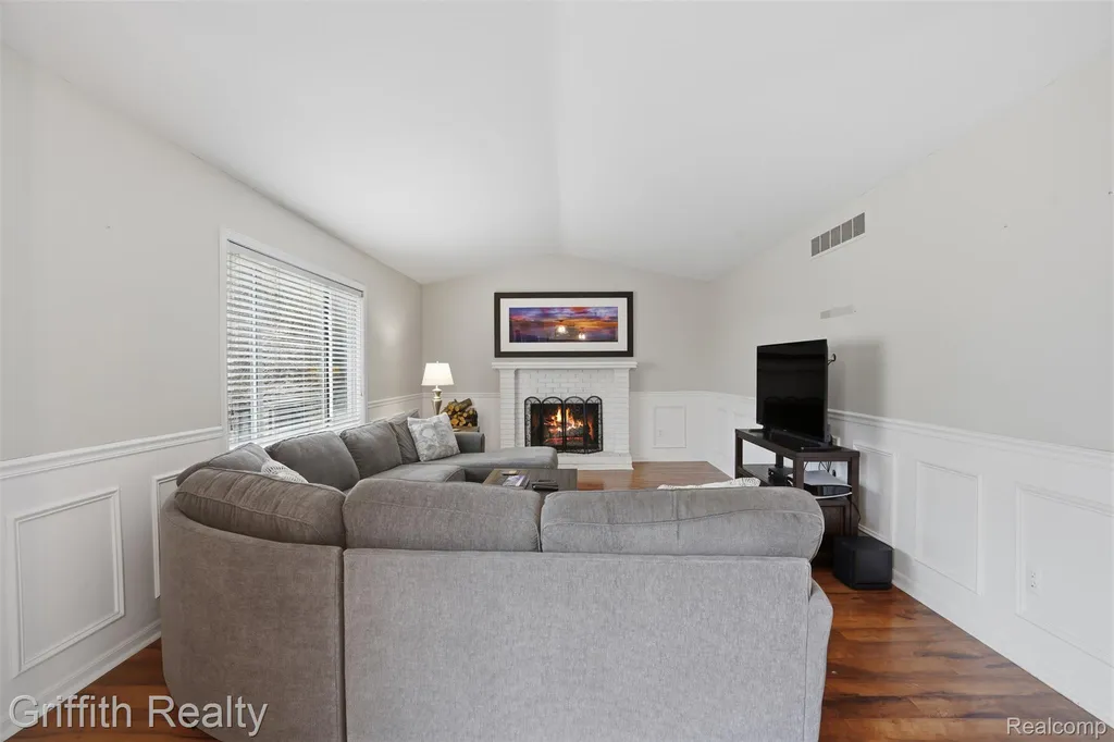 938 Meadowbrook Court Milford Village MI 48381
