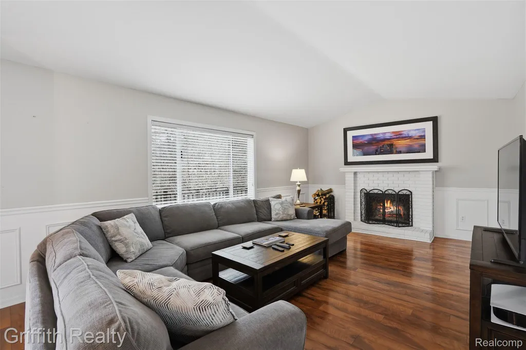 938 Meadowbrook Court Milford Village MI 48381